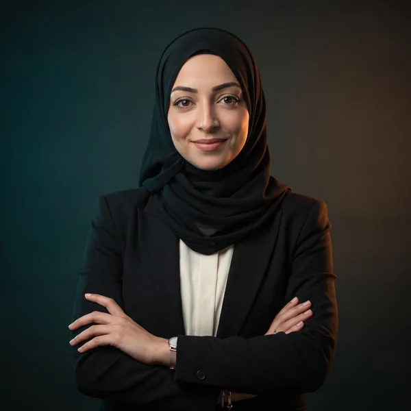 نورا — مديرة المبيعات