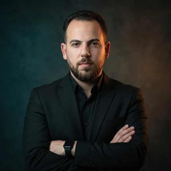 عمر — المؤسس